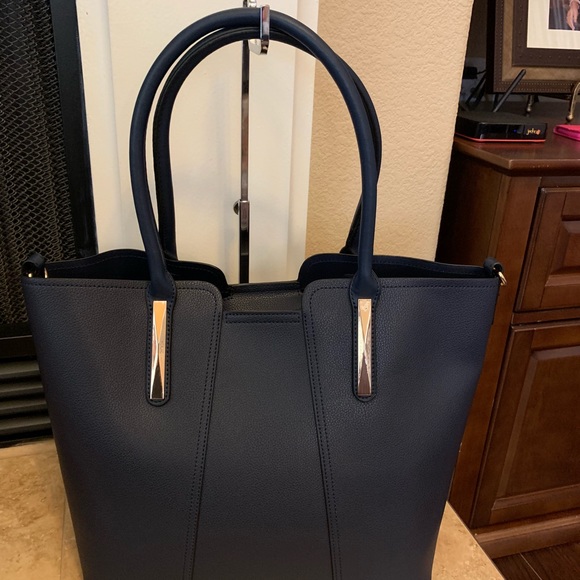 Purse $38 each on sale for $35 - Picture 2 of 8